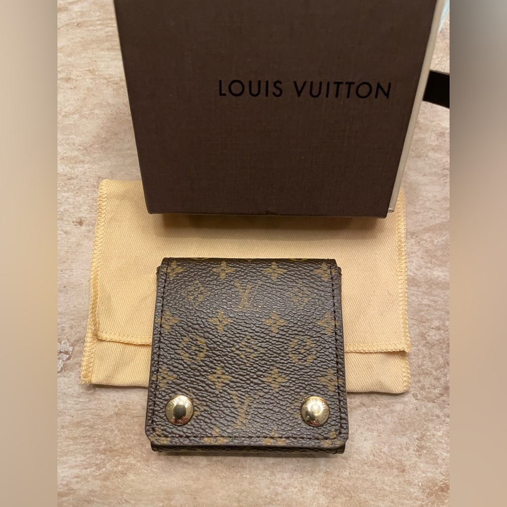 Louis Vuitton Monogram Necklace holder New Full original set